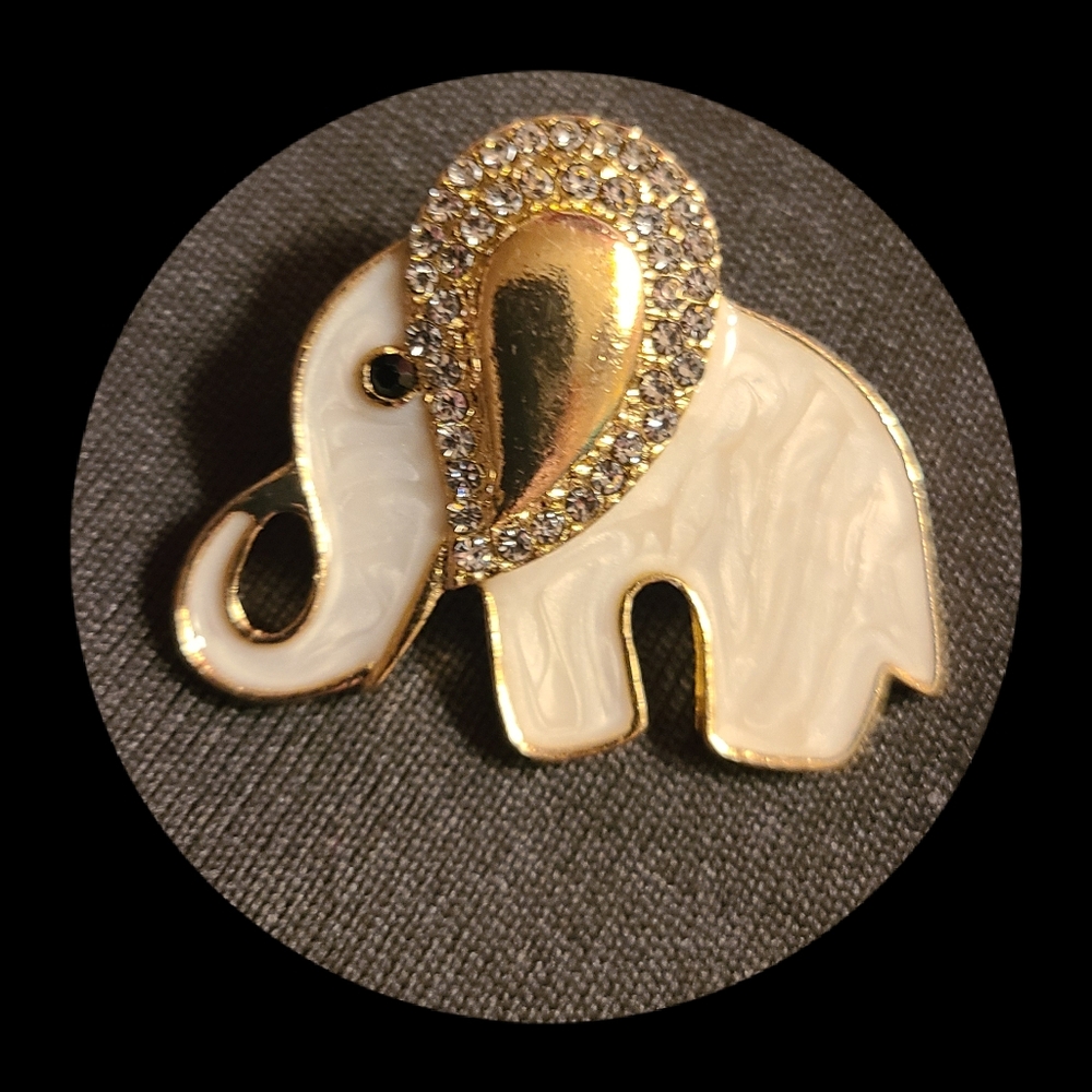 ELEPHANT BROOCH. CUTE. MODERN. CONTEMPORY.